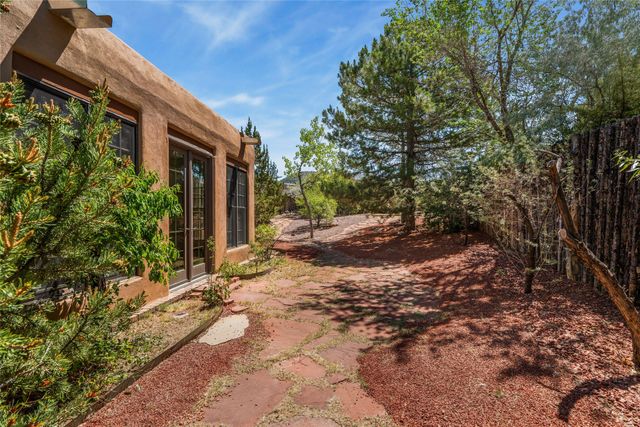 611 Caminito del Donaldo, Santa Fe, NM 87505