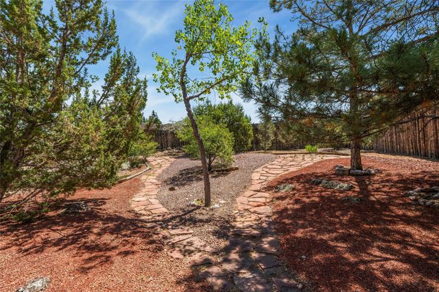 611 Caminito del Donaldo, Santa Fe, NM 87505