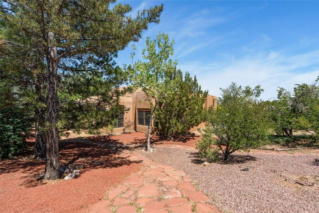 611 Caminito del Donaldo, Santa Fe, NM 87505