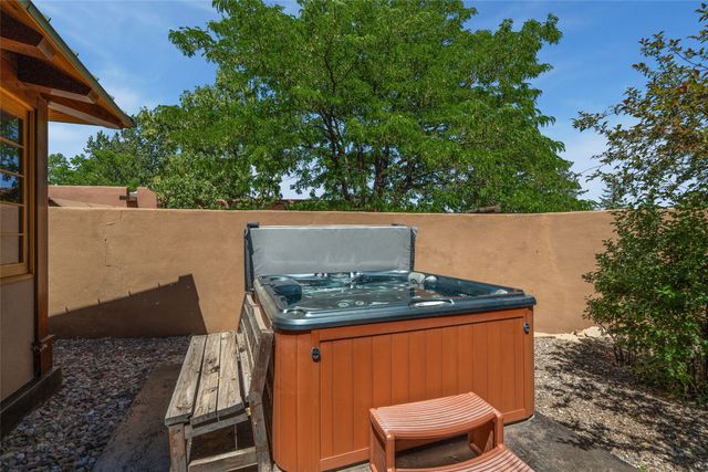 611 Caminito del Donaldo, Santa Fe, NM 87505