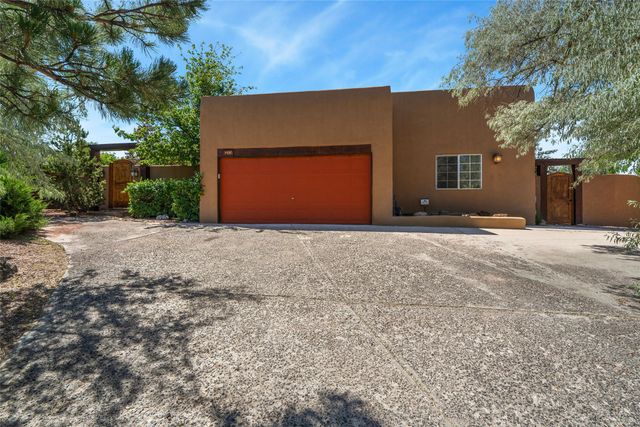 611 Caminito del Donaldo, Santa Fe, NM 87505
