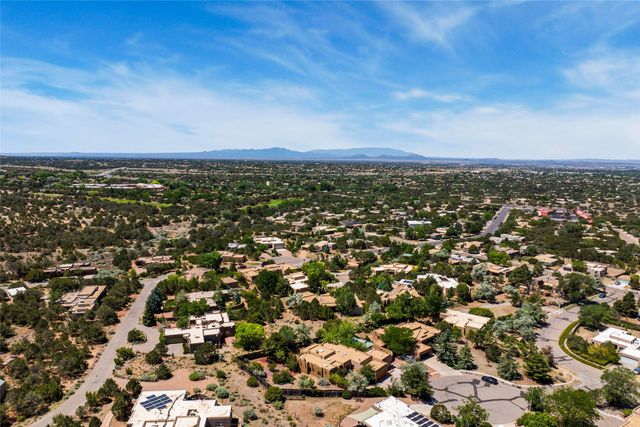611 Caminito del Donaldo, Santa Fe, NM 87505