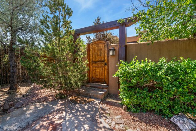 611 Caminito del Donaldo, Santa Fe, NM 87505