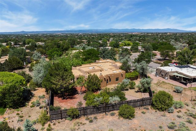 611 Caminito del Donaldo, Santa Fe, NM 87505