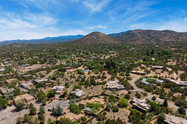 611 Caminito del Donaldo, Santa Fe, NM 87505