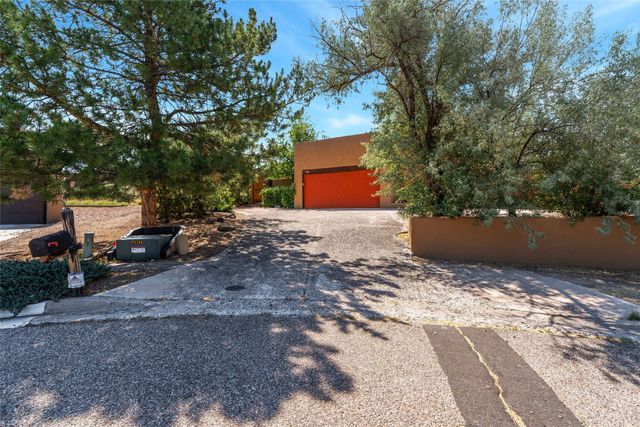 611 Caminito del Donaldo, Santa Fe, NM 87505