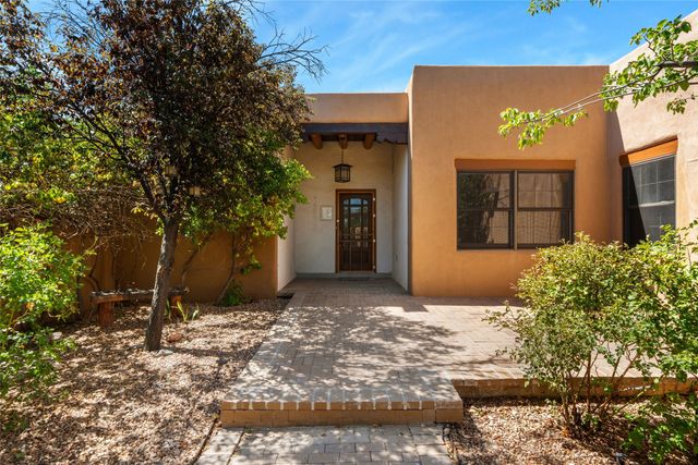 611 Caminito del Donaldo, Santa Fe, NM 87505