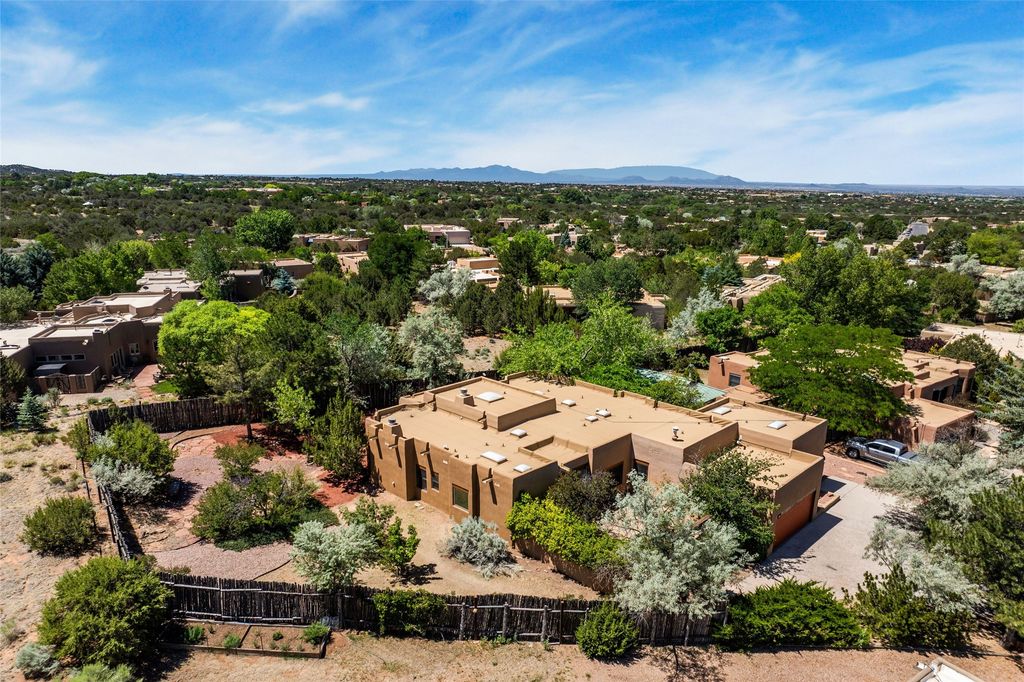 611 Caminito del Donaldo, Santa Fe, NM 87505
