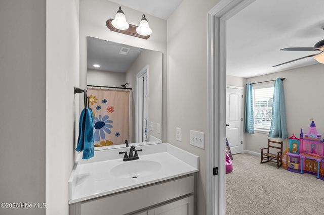 30 Outrigger Drive, Swansboro, NC 28584