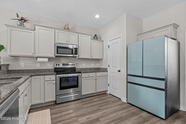 30 Outrigger Drive, Swansboro, NC 28584