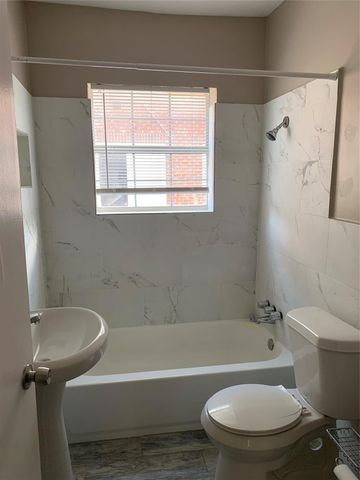 2112 Berry Street, Houston, TX 77004