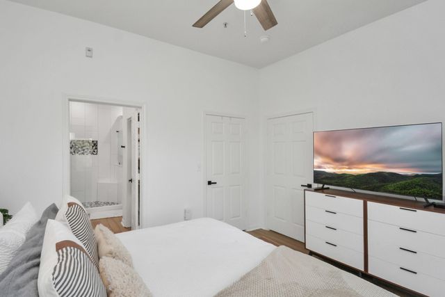 1441 East Street 104, Houston, TX 77007