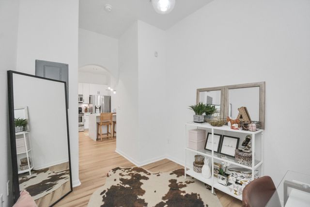 1441 East Street 104, Houston, TX 77007