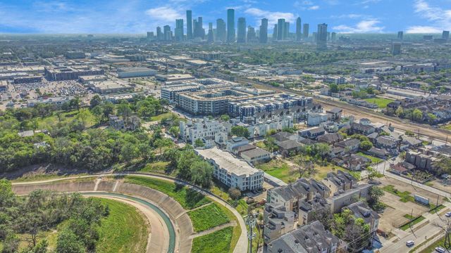 1441 East Street 104, Houston, TX 77007