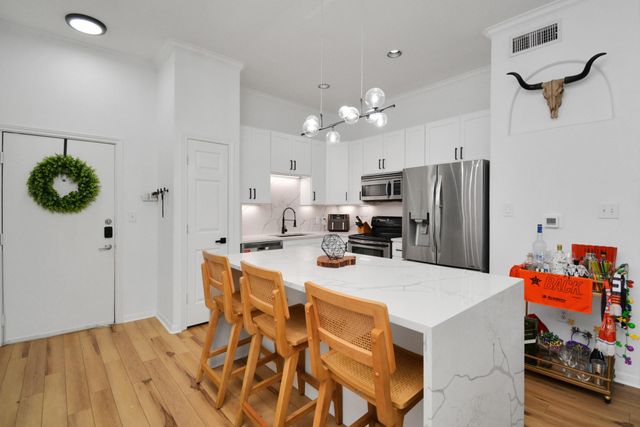 1441 East Street 104, Houston, TX 77007