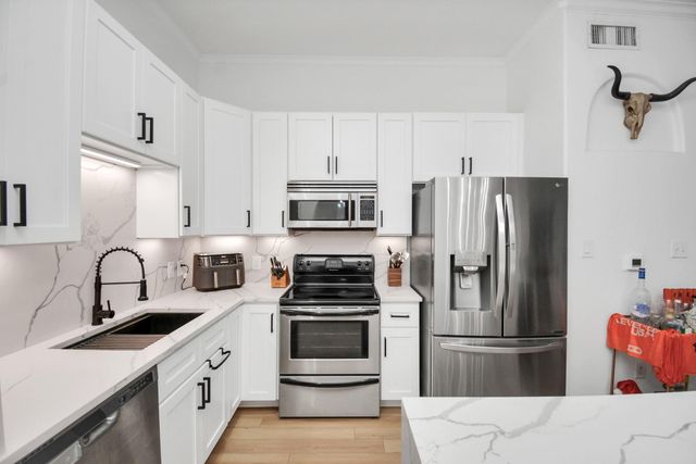 1441 East Street 104, Houston, TX 77007