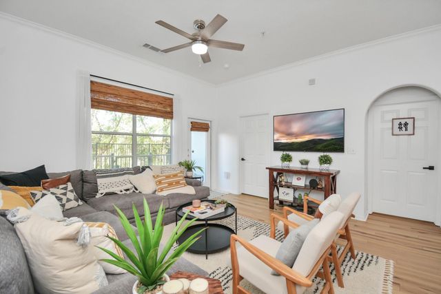 1441 East Street 104, Houston, TX 77007