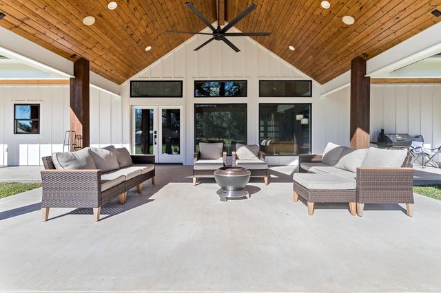 847 W Buccaneer Drive, Winnie, TX 77665