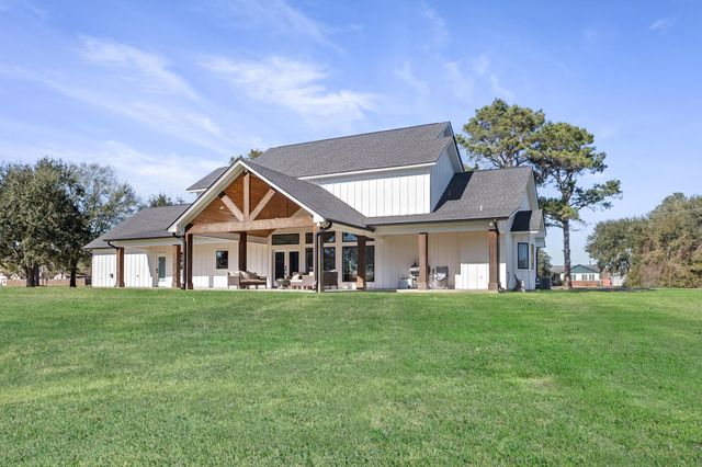 847 W Buccaneer Drive, Winnie, TX 77665