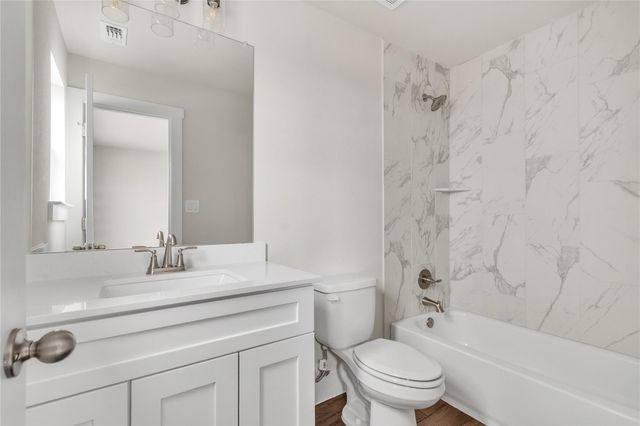 8424 Red Bottle Brush RD, Lago Vista, TX 78645