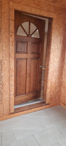 911 W Silver Lake Road, Fenton, MI 48430