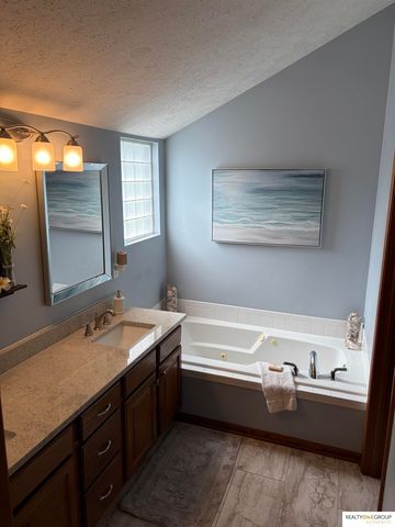 8131 S 101St Street, La Vista, NE 68128