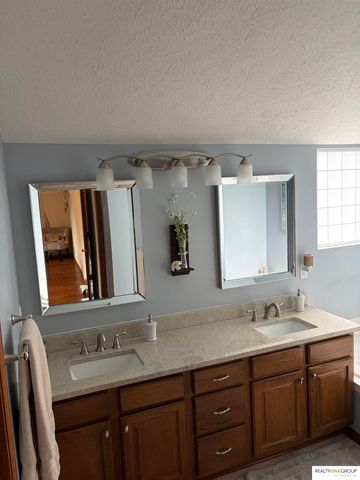 8131 S 101St Street, La Vista, NE 68128