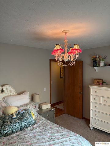 8131 S 101St Street, La Vista, NE 68128