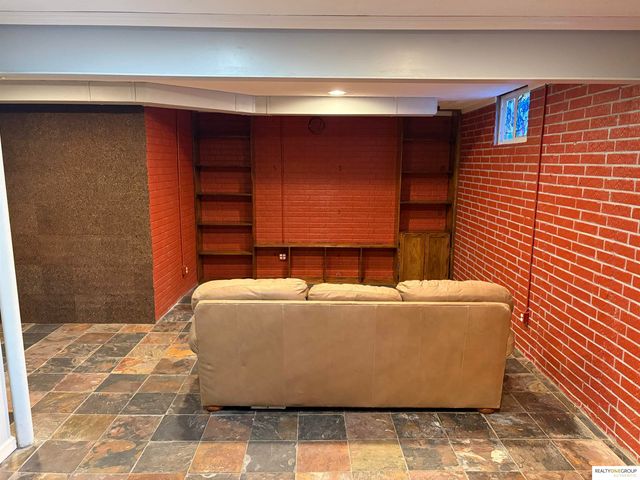 8131 S 101St Street, La Vista, NE 68128