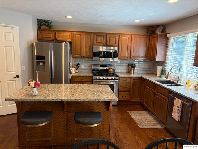 8131 S 101St Street, La Vista, NE 68128