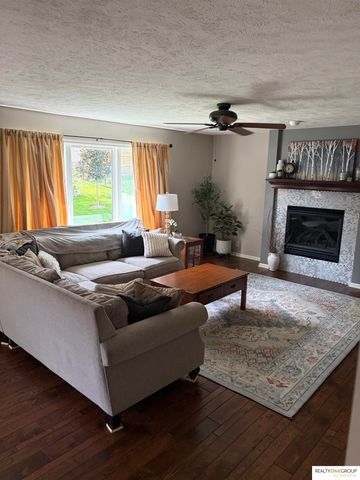 8131 S 101St Street, La Vista, NE 68128