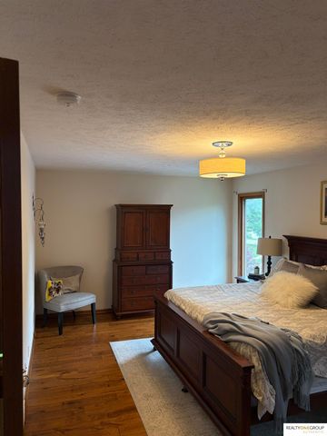 8131 S 101St Street, La Vista, NE 68128