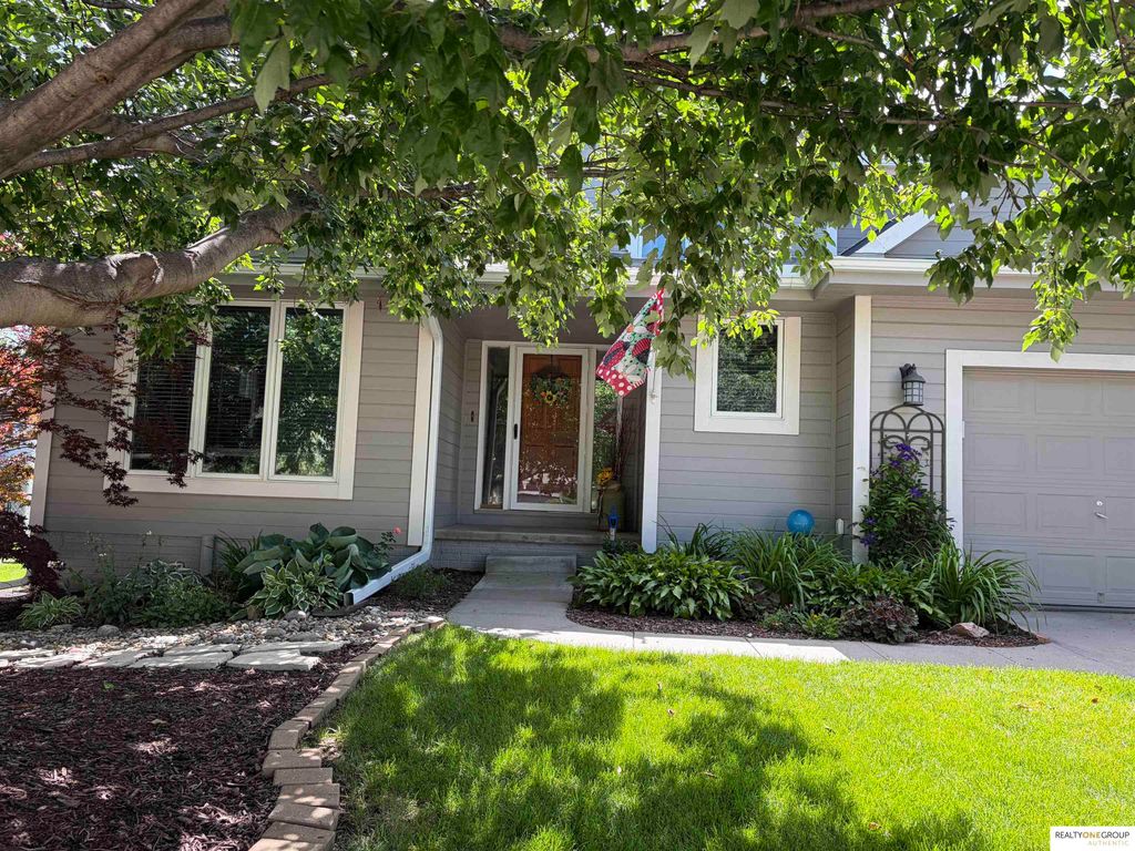 8131 S 101St Street, La Vista, NE 68128