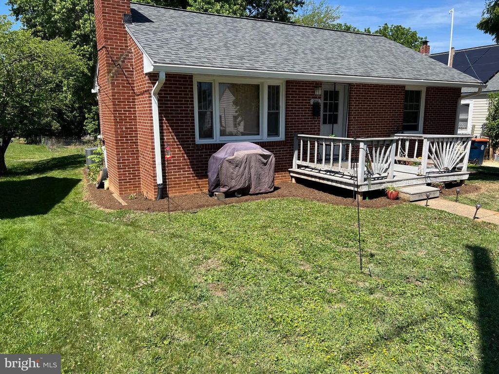 204 N MADISON ST, Orange, VA 22960