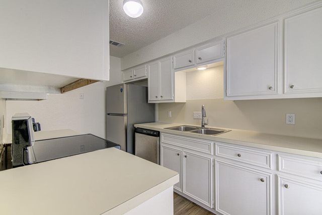 404 W Dittmar RD B, Austin, TX 78745