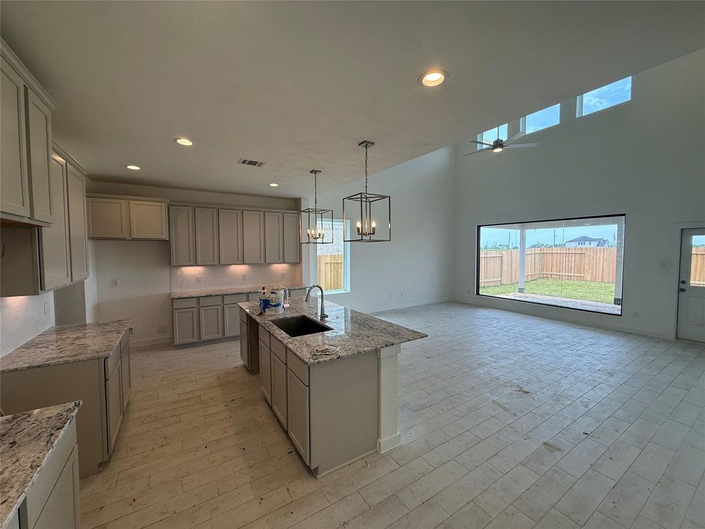 822 Orchard Vale Road, Rosharon, TX 77583