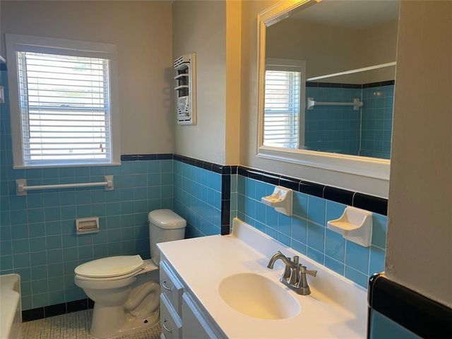 121 Tuna Street, Galveston, TX 77550