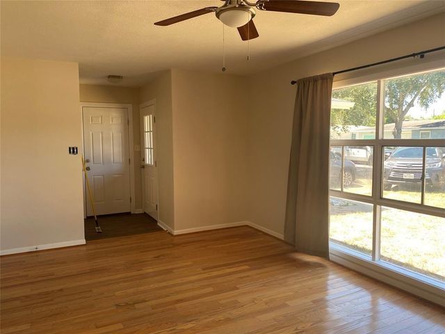 121 Tuna Street, Galveston, TX 77550