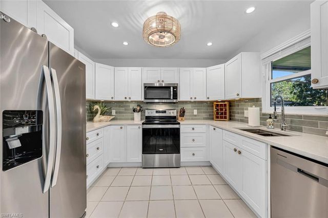 1255 Illinois DR, Naples, FL 34103