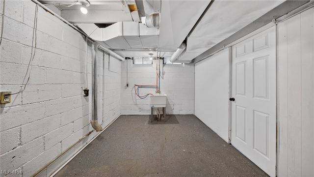 16811 Invermere Avenue, Cleveland, OH 44128