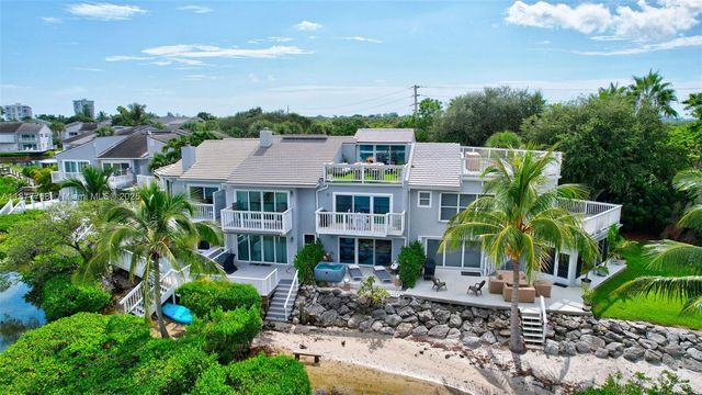 2404 Harbour Cove Dr, Hutchinson Island, FL 34949