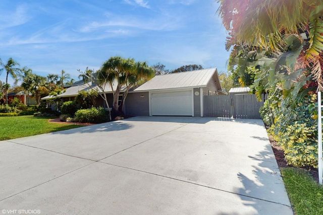 9278 SE Sharon Street SE, Hobe Sound, FL 33455
