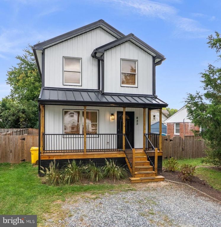 Image 1 of property listing at 845 SELBY BLVD, Edgewater, MD 21037