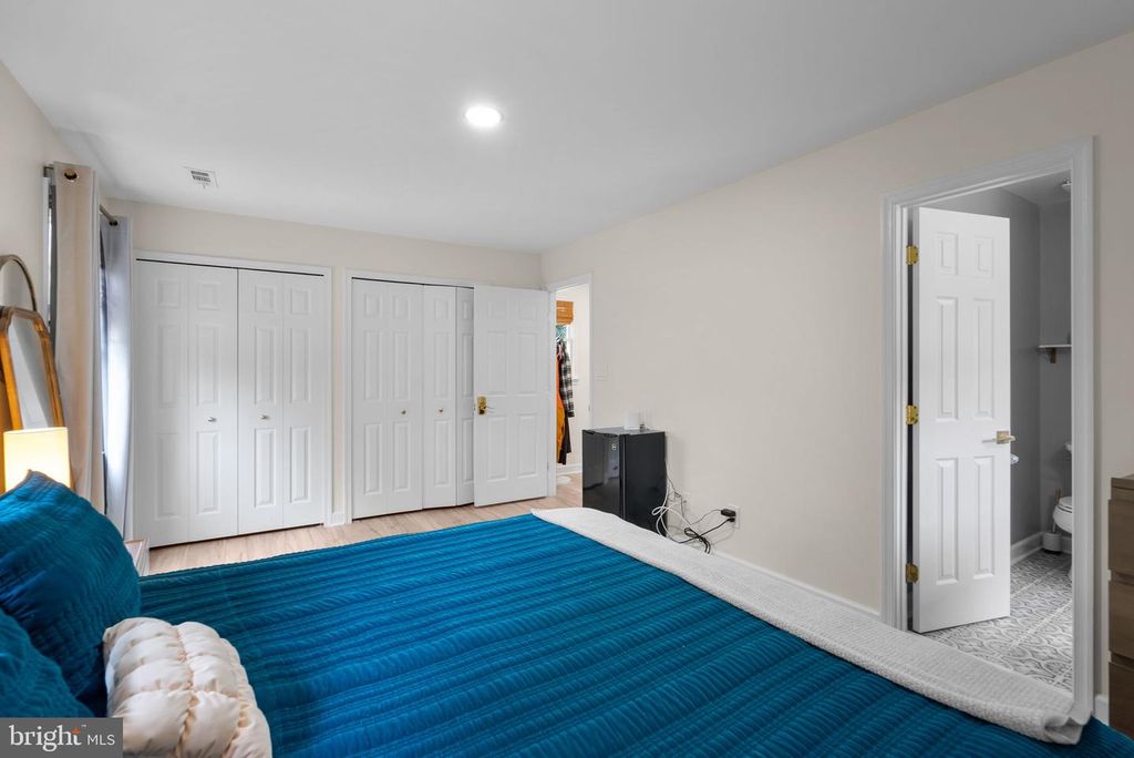 Image 15 of property listing at 845 SELBY BLVD, Edgewater, MD 21037