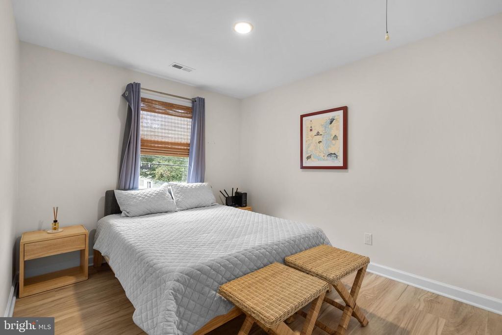 Image 18 of property listing at 845 SELBY BLVD, Edgewater, MD 21037