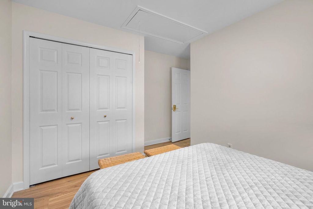Image 19 of property listing at 845 SELBY BLVD, Edgewater, MD 21037