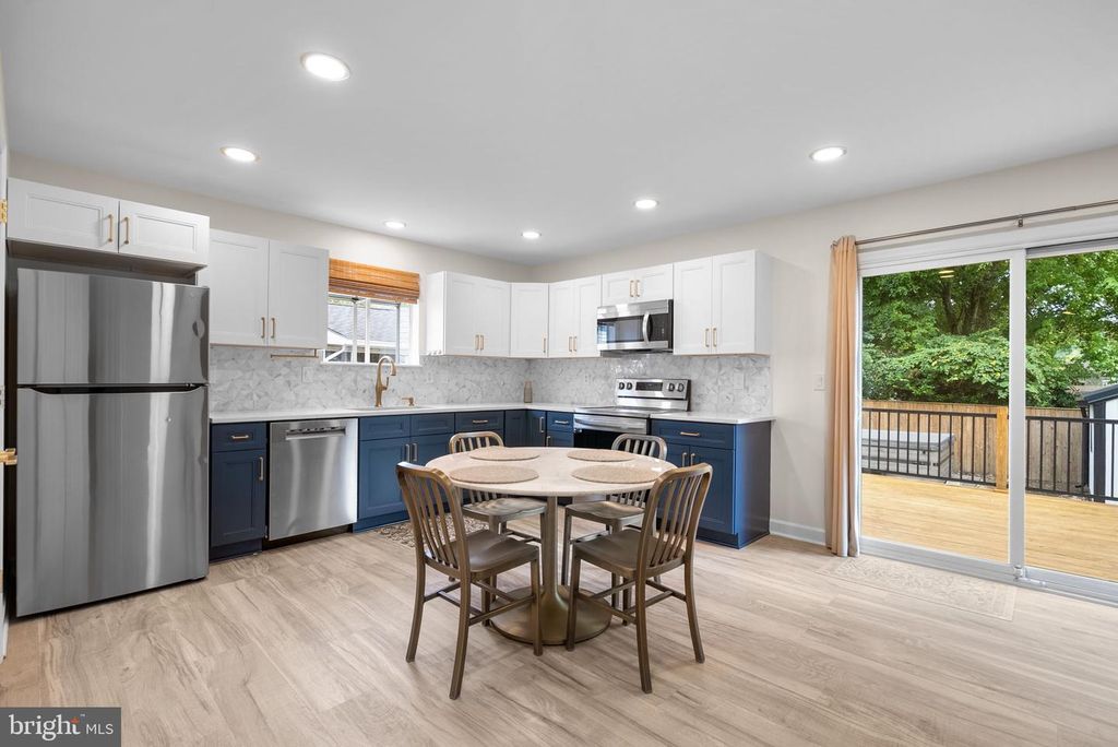 Image 3 of property listing at 845 SELBY BLVD, Edgewater, MD 21037
