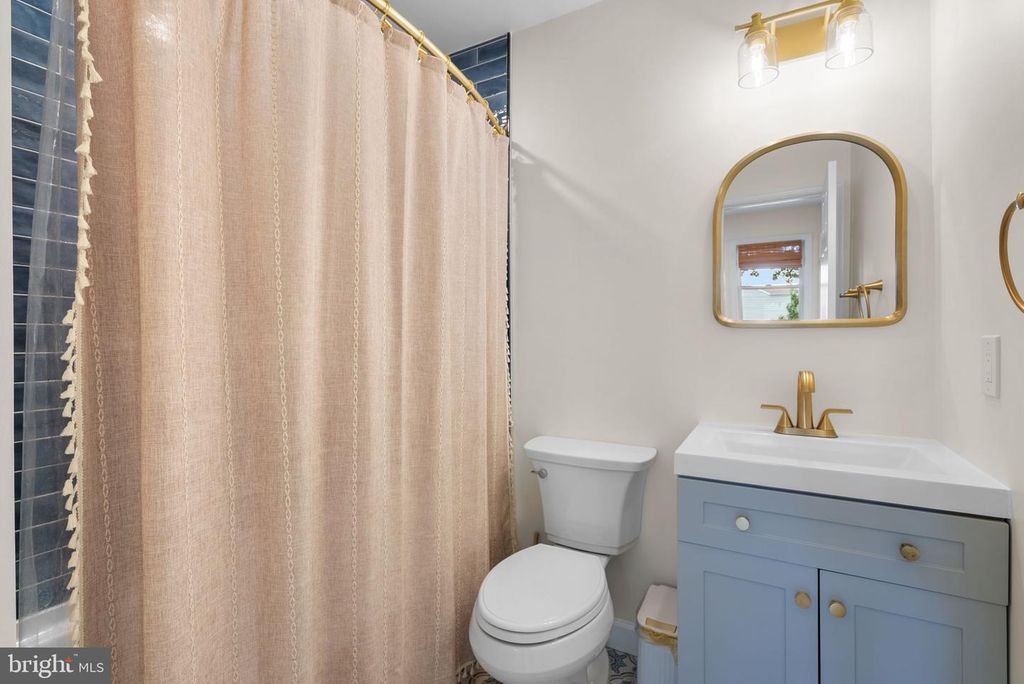 Image 21 of property listing at 845 SELBY BLVD, Edgewater, MD 21037