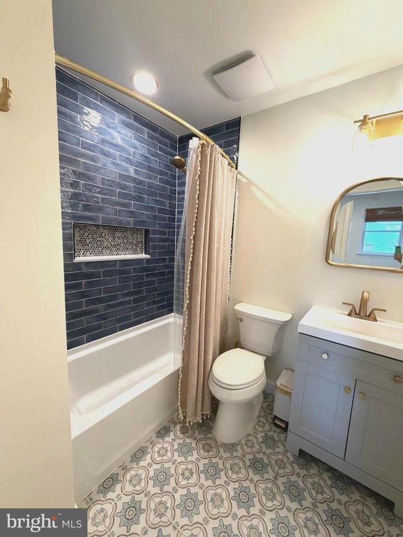 Image 22 of property listing at 845 SELBY BLVD, Edgewater, MD 21037