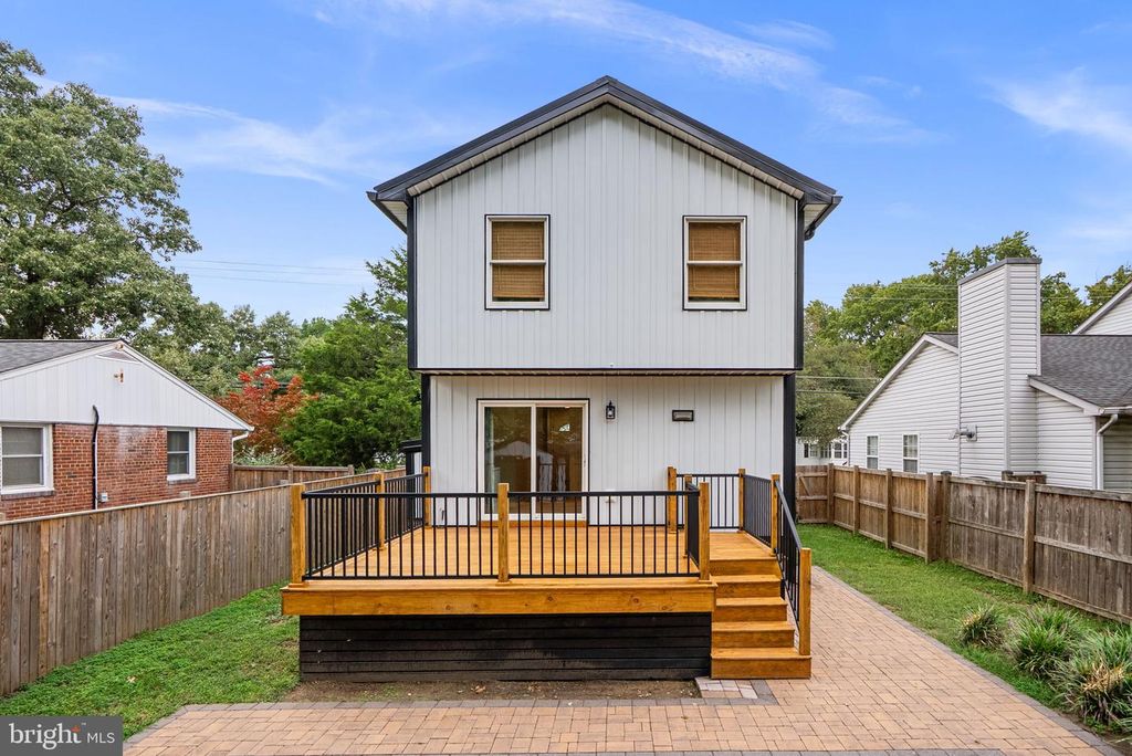 Image 26 of property listing at 845 SELBY BLVD, Edgewater, MD 21037